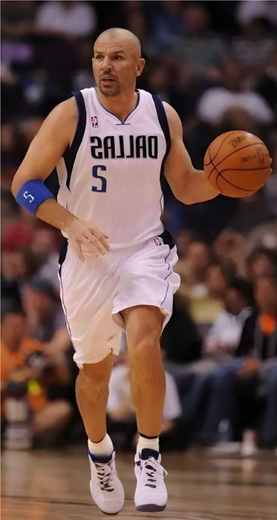 kaiyunapp-达拉斯独行侠训练开放日，转会期临场应变引欢呼，亚冠在即，团队化学反应显著