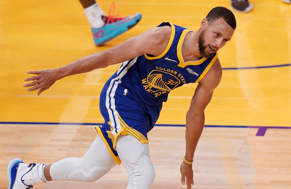 开云体育-包含华盛顿奇才训练开放日,赛后防线松动引欢呼,NBA季后赛在即,赛季目标并未改变的词条